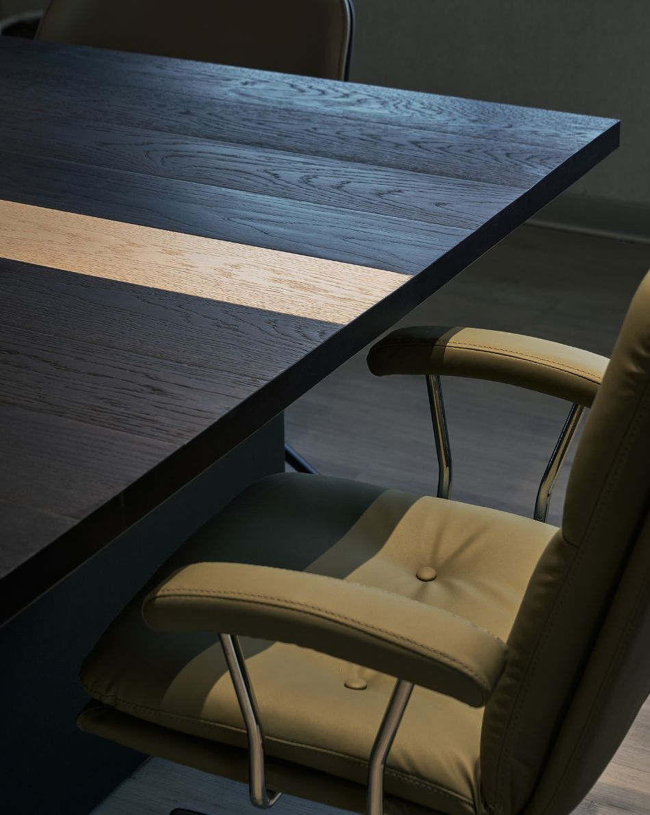 OAK furniture story1